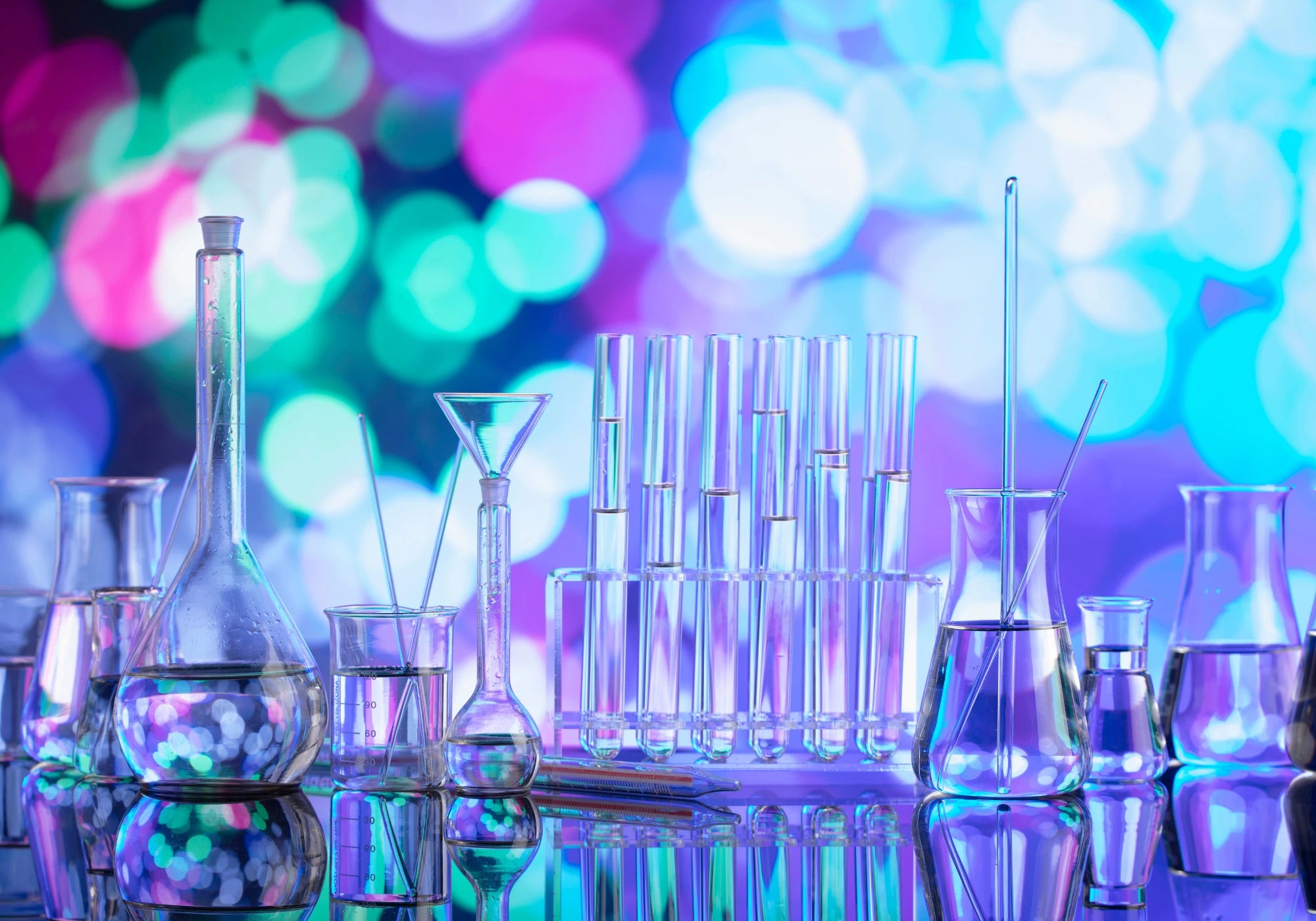 Flacons et tubes de laboratoire utilisés pour les analyses scientifiques du safran Safr’Inside™
