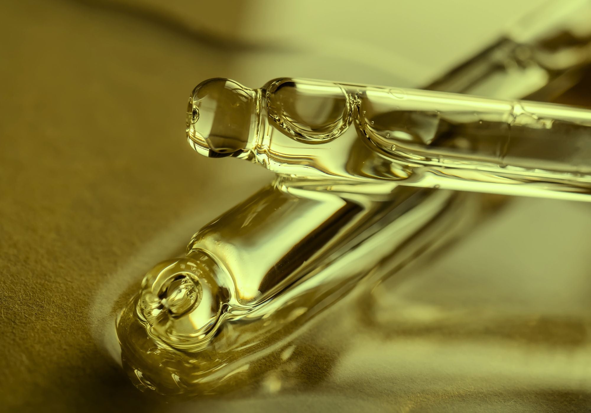 En France, 6 millions de personnes consomment du CBD, l'huile étant privilégiée pour sa simplicité et son efficacité, avec Délicure proposant des huiles 100% naturelles, bio et de qualité premium.