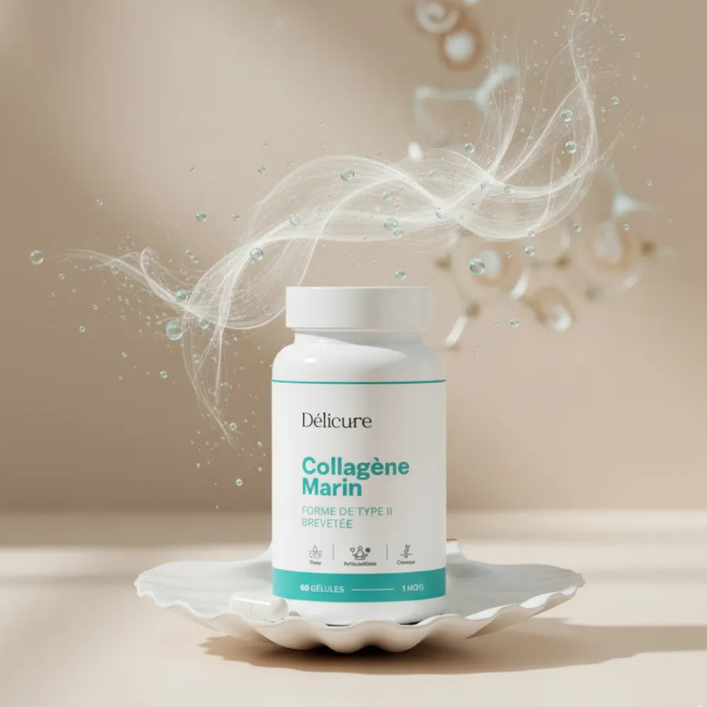 Flacon blanc de Collagène Marin Cartidyss® Délicure posé sur une coquille nacrée, entouré d’effets lumineux et de particules symbolisant les fibres de collagène et les molécules actives. Illustration élégante du collagène marin de type II, pur, hautement assimilable, issu de la pêche éco-responsable bretonne, bénéfique pour la peau et les articulations.