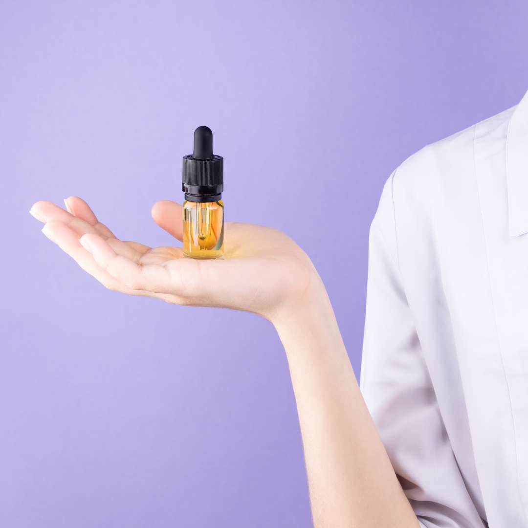 Pour profiter pleinement des bienfait du cbd, il convient de trouver le dosage adapté. Commencez par 1 ou 2 gouttes d'huile de cbd bio et augmentez les quantités jusqu'à obtention des résultats souhaités