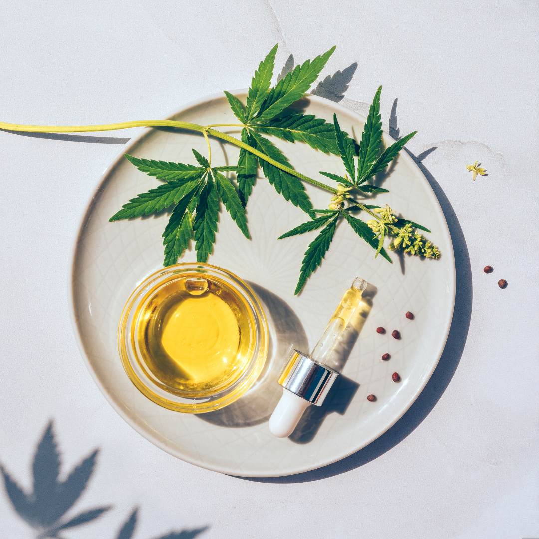 le cbd ou cannabidiol extrait du chanvre est souvent consommé lors d'un servage tabagique car il aide à se détendre.