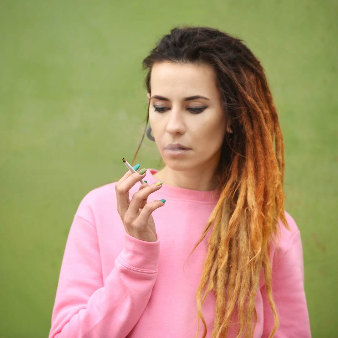 plusieurs recherches ont démontrées que le cbd grace à son action sur le système endocannabinoïde permet de lutter contre la dépendance au tabac