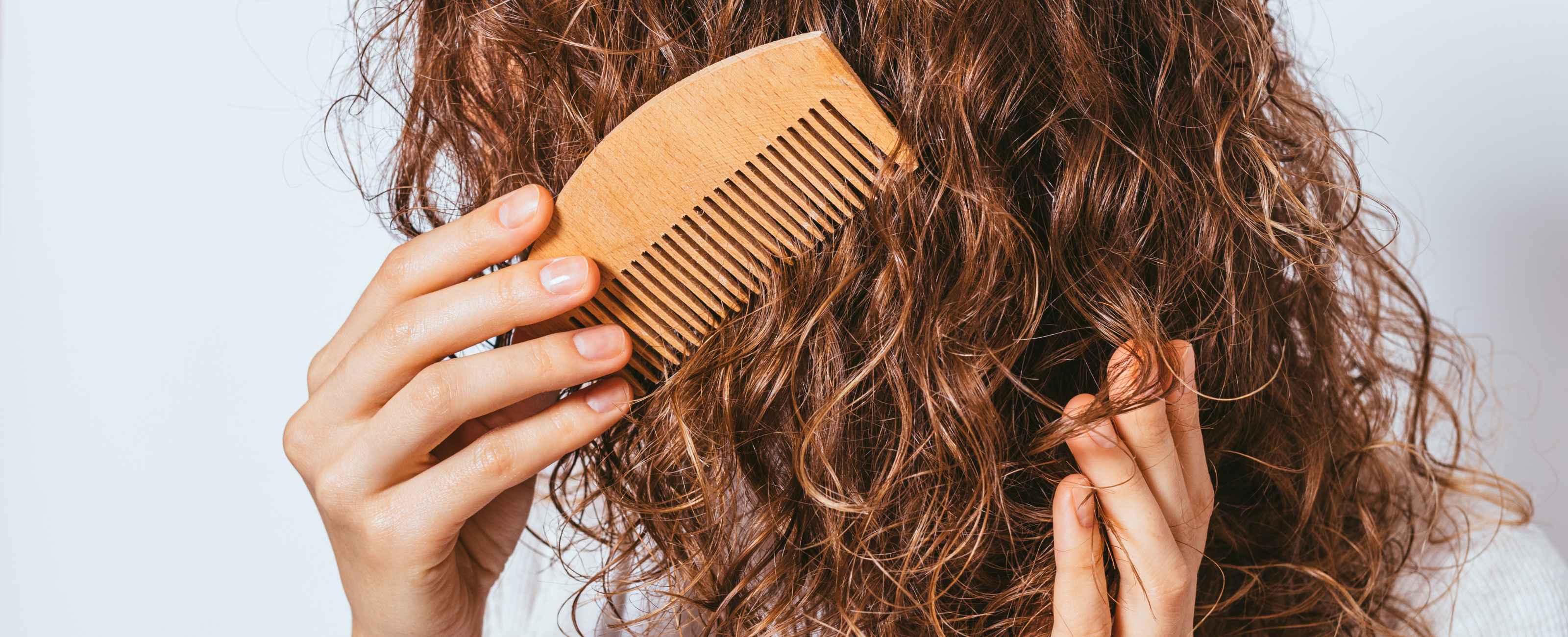 14 trucs et astuces pour mieux gérer ses cheveux bouclés - Welovebuzz
