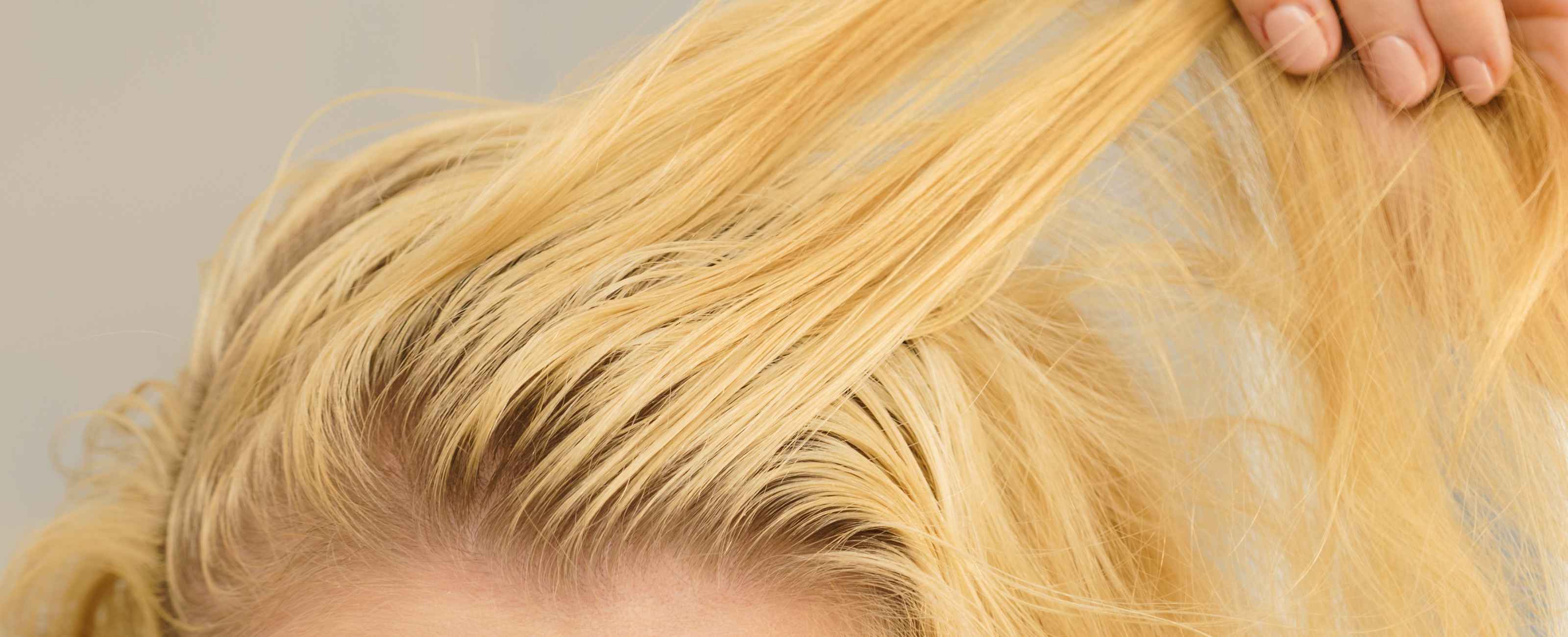 Astuces pour prévenir les cheveux gras et retrouver des cheveux sains